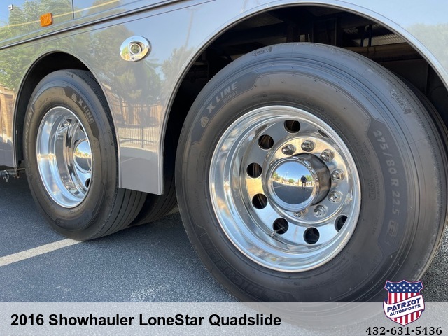 2016 Showhauler LoneStar Quadslide Motorhome