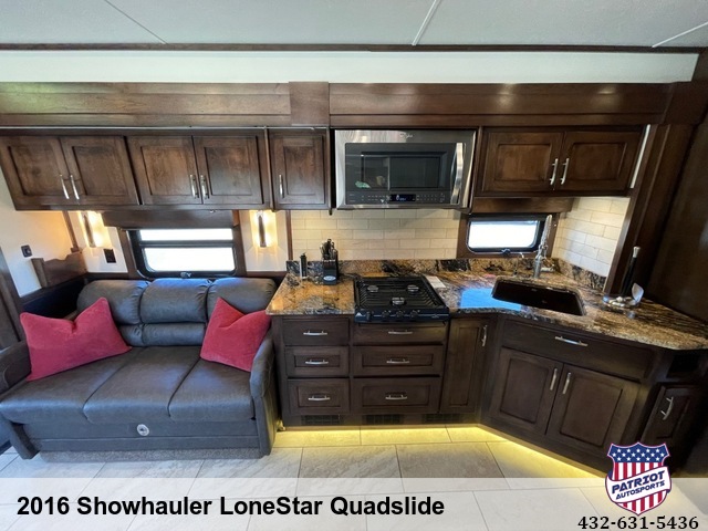 2016 Showhauler LoneStar Quadslide Motorhome